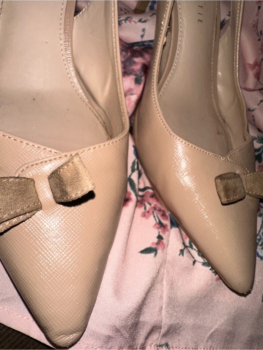 Classic Pointed Toe Bow Pumps - Nude
